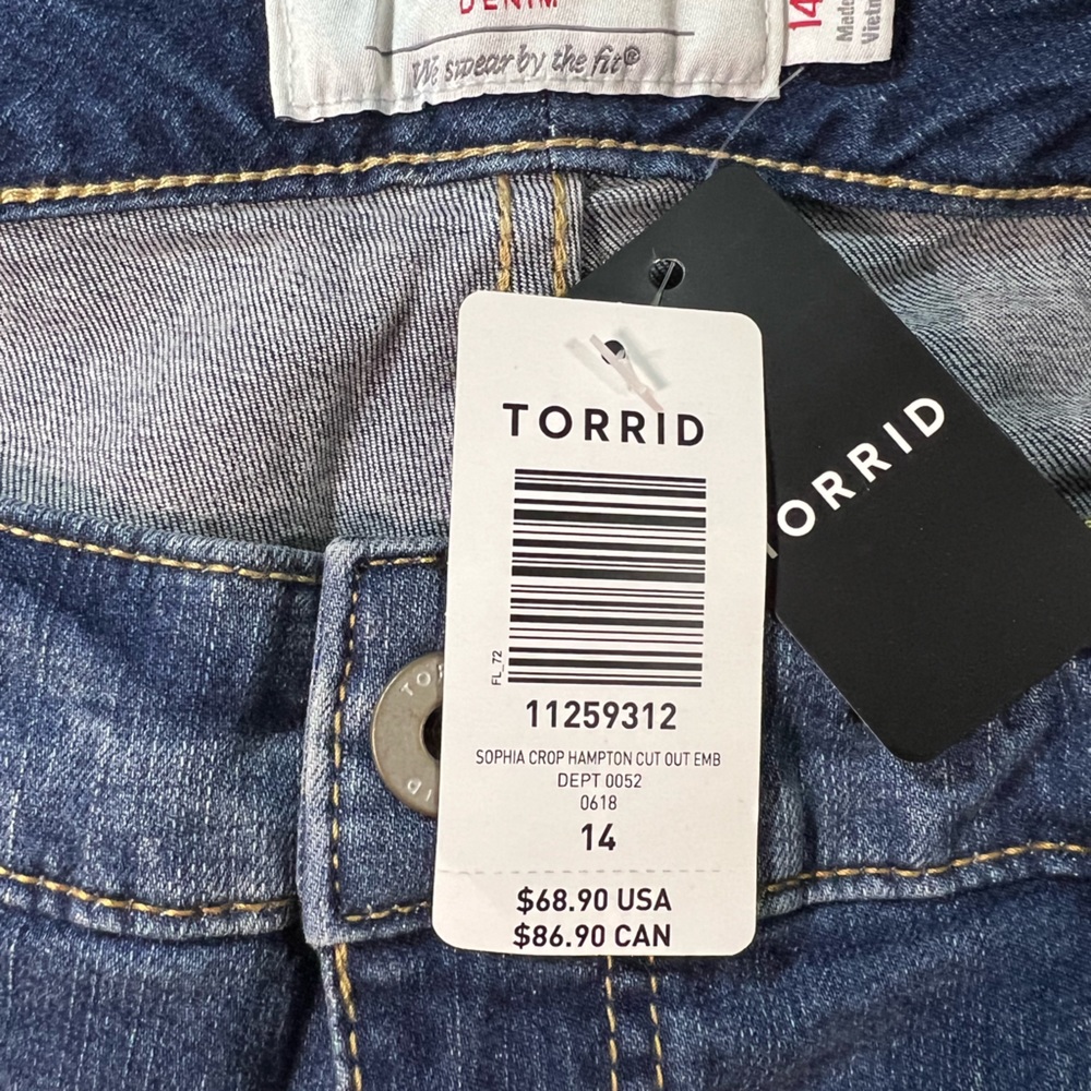 TORRID 💓 Crop Skinny Jeans👖 With Embroider Lace CutOut Style 💋 NWT🆕